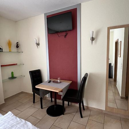Hotel Pfaelzer Hof Enkenbach-Alsenborn Buitenkant foto