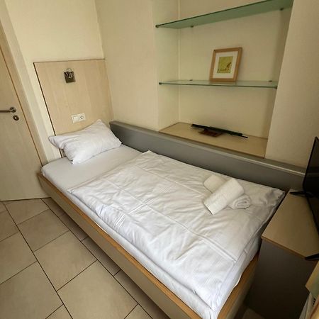 Hotel Pfaelzer Hof Enkenbach-Alsenborn Buitenkant foto