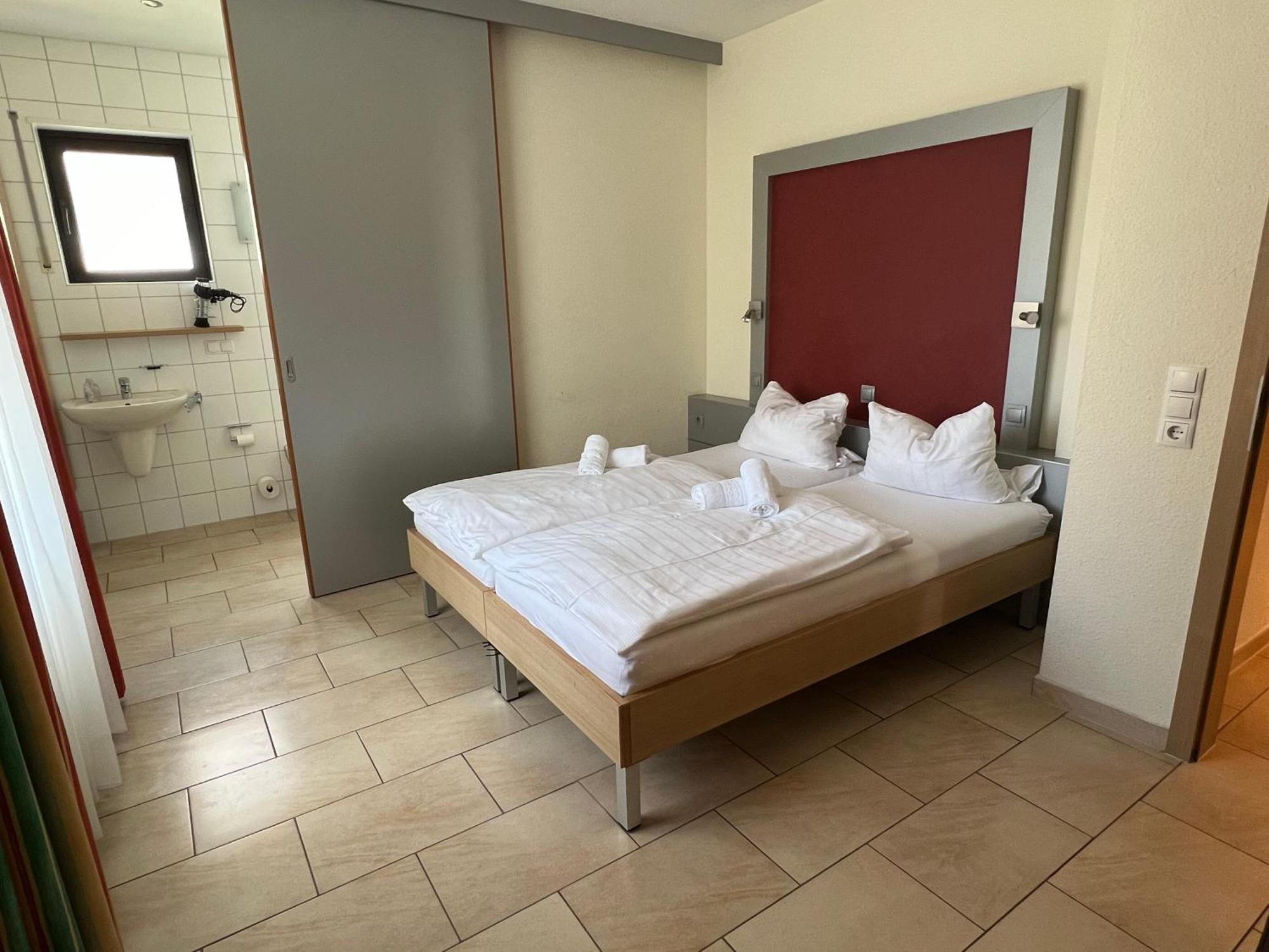 Hotel Pfaelzer Hof Enkenbach-Alsenborn Buitenkant foto