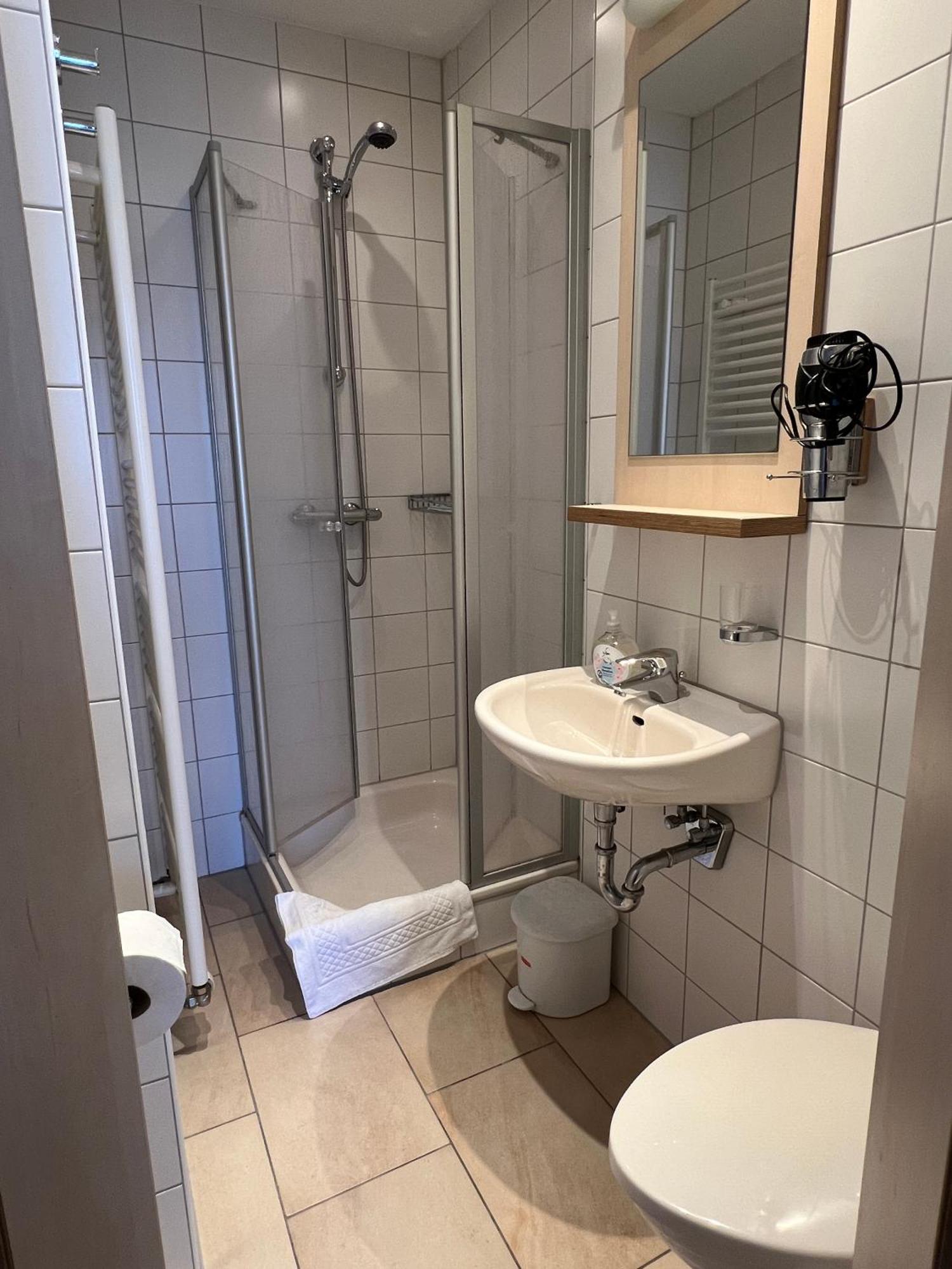 Hotel Pfaelzer Hof Enkenbach-Alsenborn Buitenkant foto